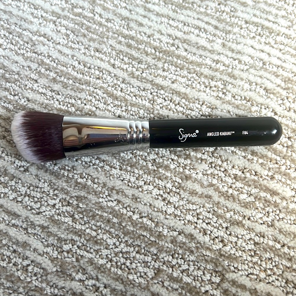 Sigma f84 angled kabuki brush
